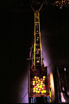 Molino manual para el triturado de la manzana (Vista aérea), Mus