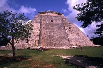 Cara este de la Pirámide del Adivino, Uxmal, México