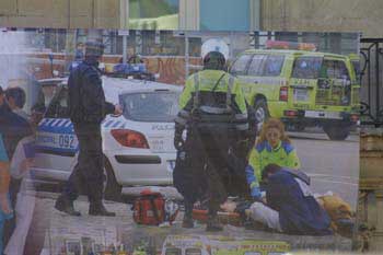 Ayuda de los cuerpos de seguridad y servicios sanitarios en el A