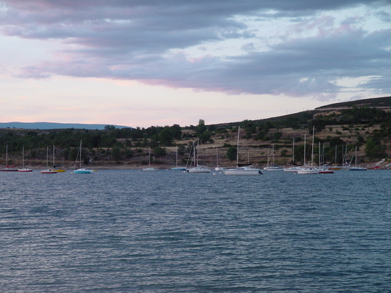 Barcos en el pantano de Cervera de Buitrago