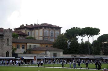 Explanada de la Plaza de los Milagros, Pisa