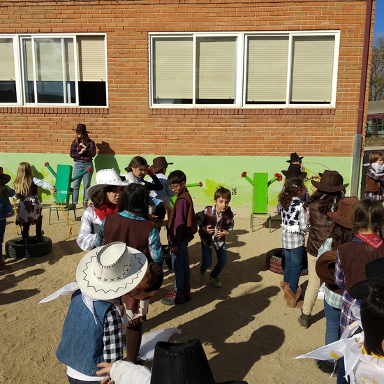 2º disfrutando con los juegos en el patio. 4