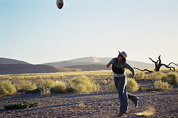 Juego de pelota en el desierto, Namibia