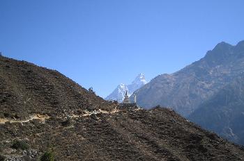 Templo stupa con Ama Dablam