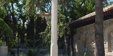 Monumento en forma de cruz en Torrelodones