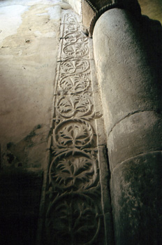 Decoración vegetal de la iglesia de San Miguel de Lillo, Oviedo,