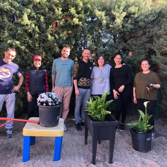 LAS FAMILIAS EN EL HUERTO