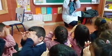 "Educar para Ser": firmamos nuestro contrato de convivencia, cantamos la canción de Flama, regalamos cumplidos y desarrollamos la creatividad. Estamos en Infantil.