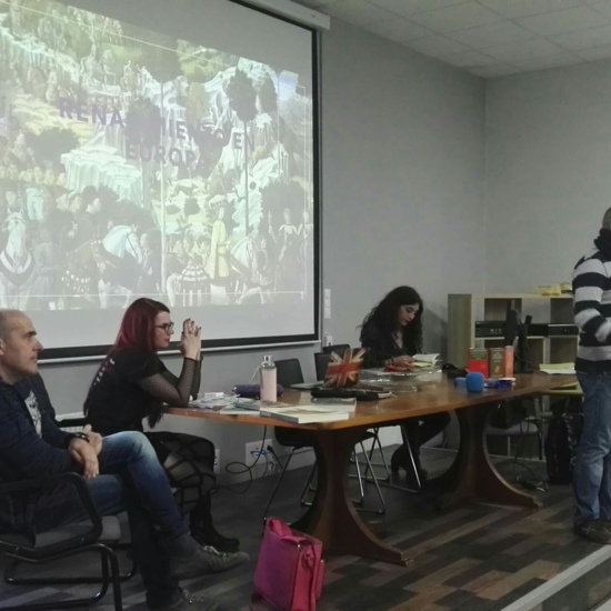 Colaboración entre docentes y cambios en la cultura escolar: profesores y aulas de puertas abiertas