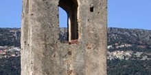 Ruinas de una iglesia en Triei, Italia