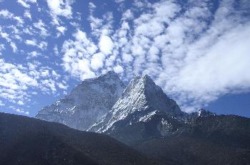 Ama Dablam visto desde el pico Nagartsang