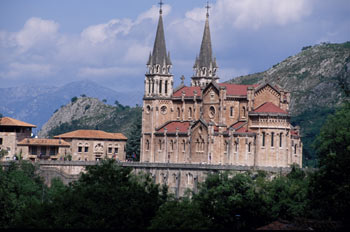 Colegiata de Nuestra Señora de Covadonga, Cangas de Onís, Asturi