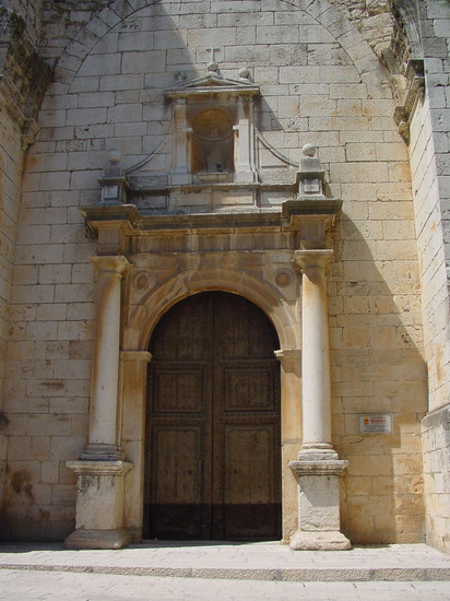 Puerta lateral de Iglesia en Colmenar de Oreja