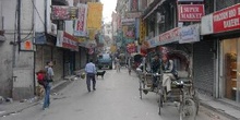 Calle con rikshas, Katmandú, Nepal