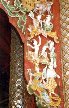 Detalle de arco de pagoda en Myanmar