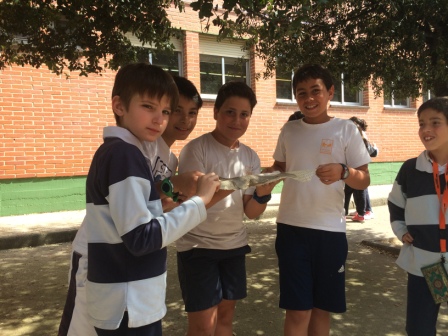 2017_04_21_JORNADAS EN TORNO AL LIBRO_TALLER PAPEL RECICLADO_5º Y 6º 29