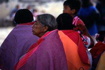 Retrato de anciana en las fiestas patronales de San Lorenzo, en