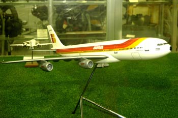 Maqueta de un avión comercial