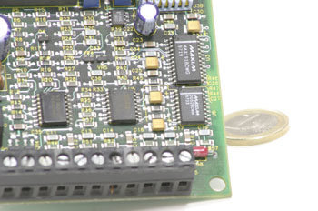 Condensador de montaje superficial