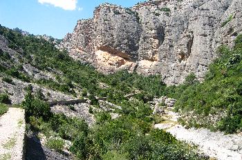 Montañas alrededor del río Els Estrets, cerca de Arnes, Tarragon