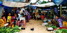 Mercado en poblado Toraja, Sulawesi, Indonesia