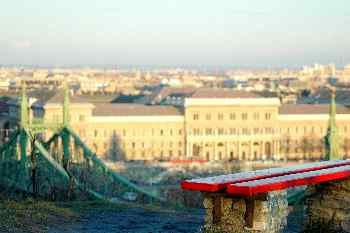 Vista de la universidad desde el parque de St. Gellért, Budapest