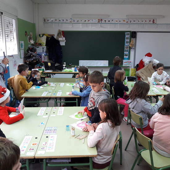 Santa Claus comes to School 20