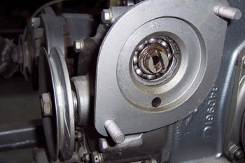 Anclaje al cárter del motor de arranque