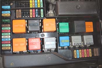 Caja de relés y fusibles