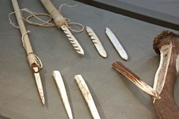 Puntas de azagayas y azagaya de ciervo de una cadena operativa