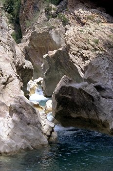 Saltos de agua en el Barranco de la Peonera, Huesca