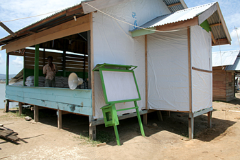 Mezquita donde se reparte ayuda, Campamento de pescado, Alunaga,