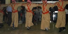 Hombres ejecutando un baile tradicional, Jordania
