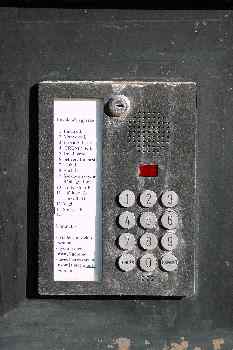 Telefonillo metálico, Budapest, Hungría