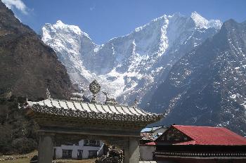 Puerta de entrada al monasterio de Tengboche