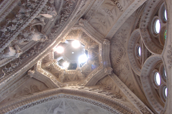 Iluminación, interior de la Sagrada Familia, Barcelona