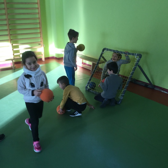 Jugando con aviones y pelotas 3