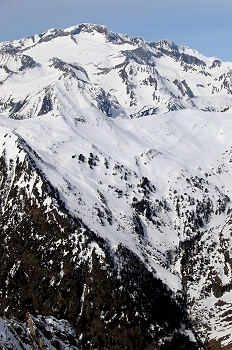 Laderas nevadas del Pirineo oscense