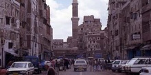 Calle en la ciudad vieja de Sanaa, Yemen