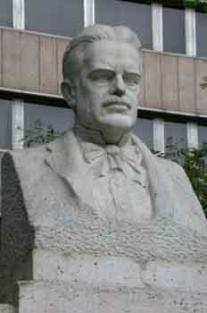 Monumento a Juan Valera