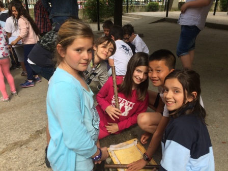 2017_04_21_JORNADAS EN TORNO AL LIBRO_TALLER PAPEL RECICLADO_5º Y 6º 17