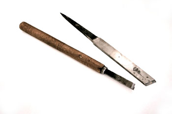 Gubia de torno de corte oblicuo