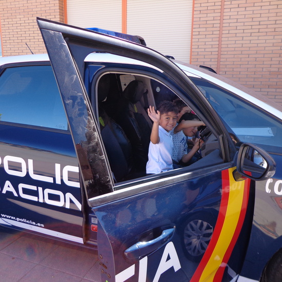 VISITA POLICÍA 15