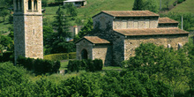 Vista desde occidente de la iglesia de San Pedro de Nora, Oviedo