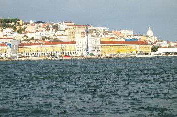 De Lisboa a Cacilhas, cruzando el Tajo, Portugal