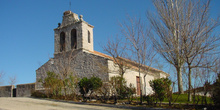 Vista frontal iglesia de Cabanillas de la Sierra