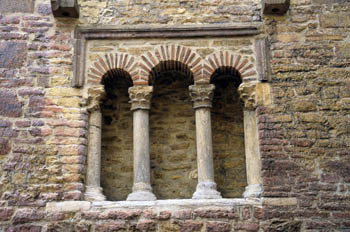 Ventana trífora de la Iglesia de San Tirso el Real, Oviedo, Prin