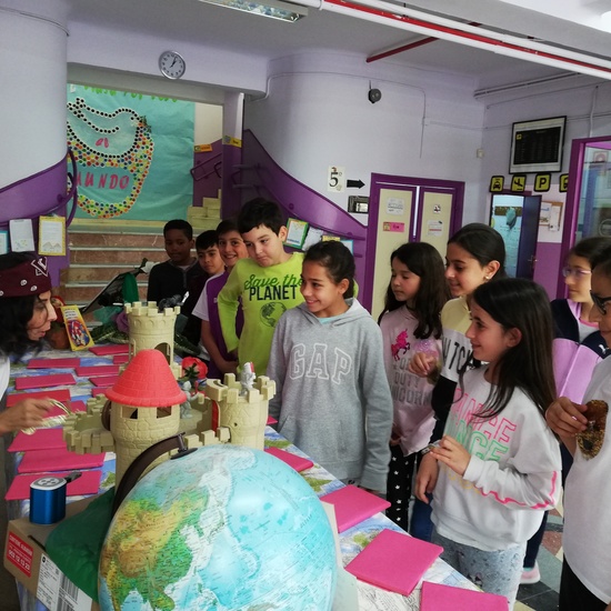 Mercadillo de Libros, premiados, y exposición de trabajos. Día del Libro curso 18-19 24