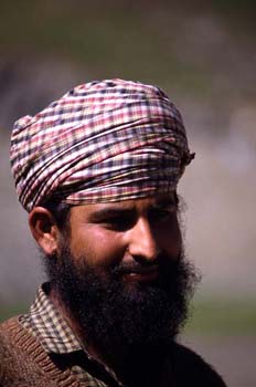 Camionero sikh en la ruta a Cachemira, Jammu y Cachemira, India