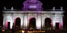 Iluminación de la Puerta de Alcalá con motivo de la Boda Real